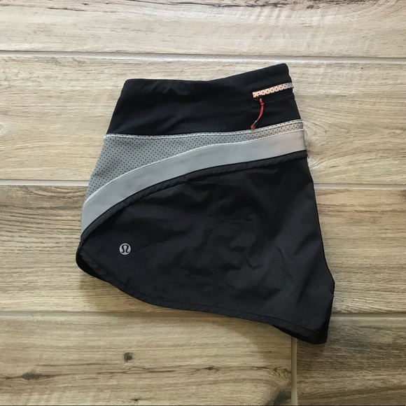 Lululemon Speed Shorts - SE Reflective, Size 6 - Picture 8 of 8